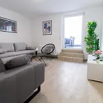 Lejlighed Fewomo, Mosel Maisonette, Mit Terrasse & Winzerflairallee, Fuer 6 Perfekt, Fuer 8 Geeignet Brauneberg