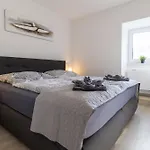 Lejlighed Fewomo, Mosel Maisonette, Mit Terrasse & Winzerflairallee, Fuer 6 Perfekt, Fuer 8 Geeignet