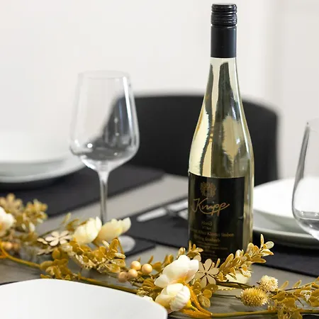 Fewomo, Mosel Maisonette, Mit Terrasse & Winzerflairallee, Fuer 6 Perfekt, Fuer 8 Geeignet Lejlighed *