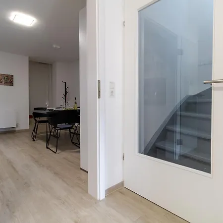Apartment Fewomo, Mosel Maisonette, Mit Terrasse & Winzerflairallee, Fuer 6 Perfekt, Fuer 8 Geeignet *