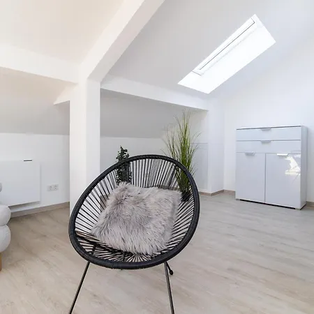 Fewomo, Mosel Maisonette, Mit Terrasse, 3 Schlafraeume ,bis Zu 8 Personen, Sauna Brauneberg