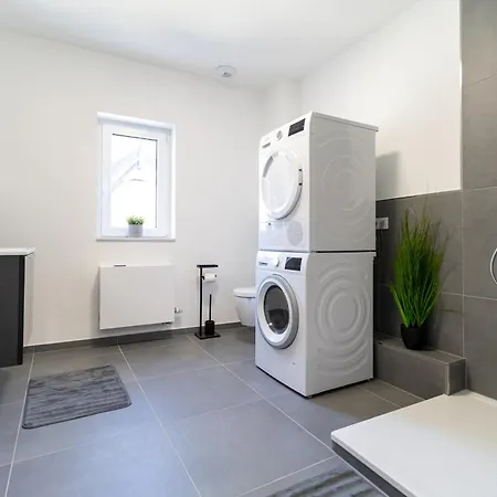 Fewomo, Mosel Maisonette, Mit Terrasse, 3 Schlafraeume ,bis Zu 8 Personen, Sauna * Brauneberg