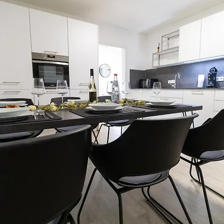Apartment Fewomo, Mosel Maisonette, Mit Terrasse & Winzerflairallee, Fuer 6 Perfekt, Fuer 8 Geeignet *
