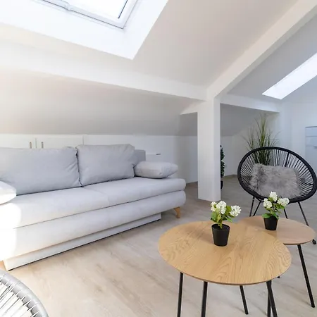 Fewomo, Mosel Maisonette, Mit Terrasse & Winzerflairallee, Fuer 6 Perfekt, Fuer 8 Geeignet * Brauneberg