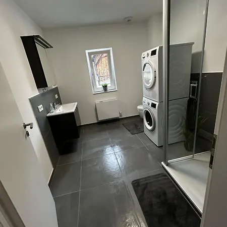 Fewomo, Mosel Maisonette, Mit Terrasse & Winzerflairallee, Fuer 6 Perfekt, Fuer 8 Geeignet Lejlighed Brauneberg