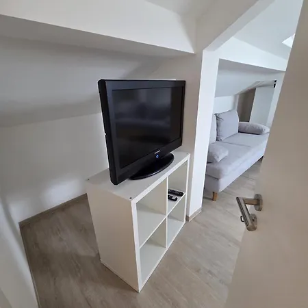 Fewomo, Mosel Maisonette, Mit Terrasse, 3 Schlafraeume ,bis Zu 8 Personen, Sauna Brauneberg