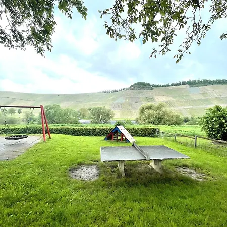 Fewomo, Mosel Maisonette, Mit Terrasse, 3 Schlafraeume ,bis Zu 8 Personen, Sauna *