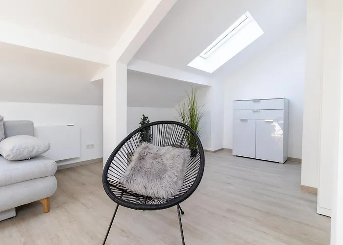 Fewomo, Mosel Maisonette, Mit Terrasse & Winzerflairallee, Fuer 6 Perfekt, Fuer 8 Geeignet Brauneberg