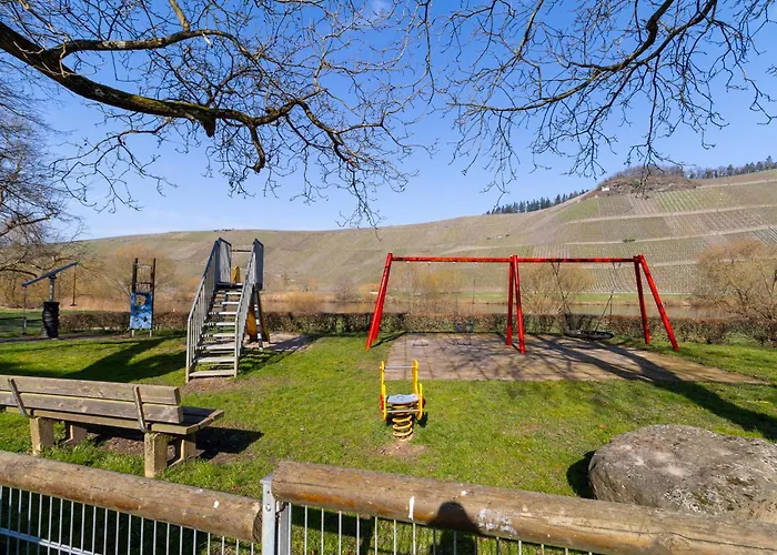 Fewomo, Mosel Maisonette, Mit Terrasse & Winzerflairallee, Fuer 6 Perfekt, Fuer 8 Geeignet