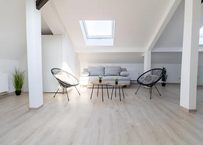 아파트 Fewomo, Mosel Maisonette, Mit Terrasse & Winzerflairallee, Fuer 6 Perfekt, Fuer 8 Geeignet 브라운버그