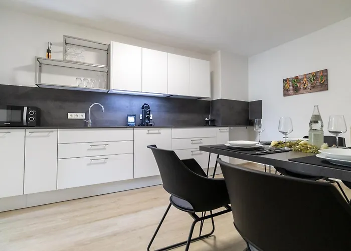 Fewomo, Mosel Maisonette, Mit Terrasse & Winzerflairallee, Fuer 6 Perfekt, Fuer 8 Geeignet Daire