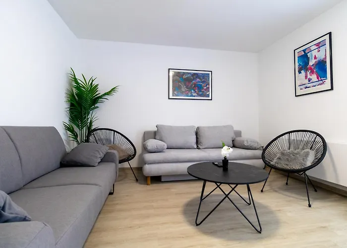 Fewomo, Mosel Maisonette, Mit Terrasse & Winzerflairallee, Fuer 6 Perfekt, Fuer 8 Geeignet 아파트 *