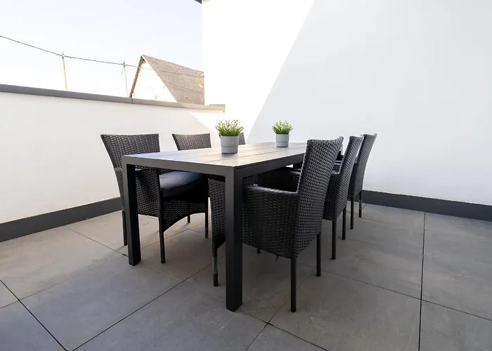 Daire Fewomo, Mosel Maisonette, Mit Terrasse & Winzerflairallee, Fuer 6 Perfekt, Fuer 8 Geeignet *