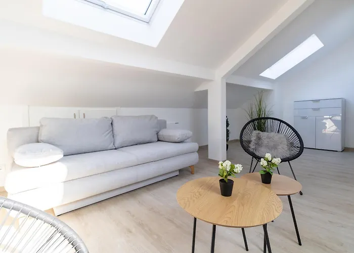 Fewomo, Mosel Maisonette, Mit Terrasse & Winzerflairallee, Fuer 6 Perfekt, Fuer 8 Geeignet * Brauneberg