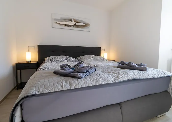 Daire Fewomo, Mosel Maisonette, Mit Terrasse & Winzerflairallee, Fuer 6 Perfekt, Fuer 8 Geeignet