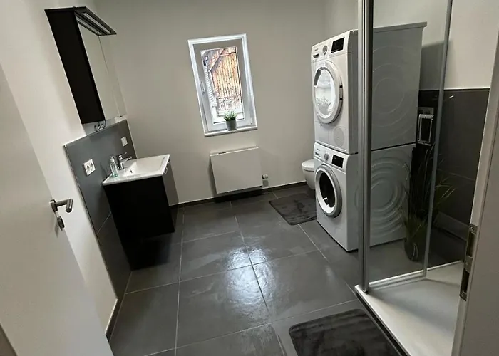 Fewomo, Mosel Maisonette, Mit Terrasse & Winzerflairallee, Fuer 6 Perfekt, Fuer 8 Geeignet Daire Brauneberg